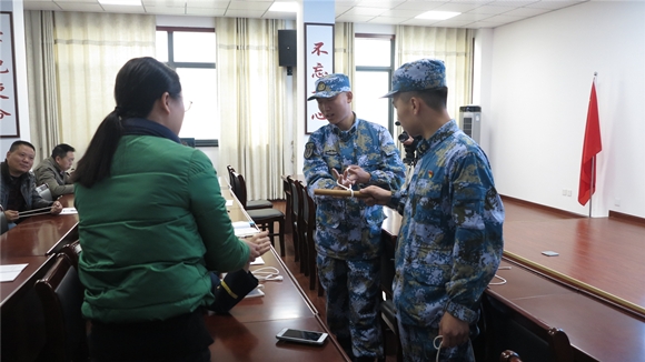 海军诞生地纪念馆邀请东海舰队上海基地专业人士来馆开设打绳结讲座