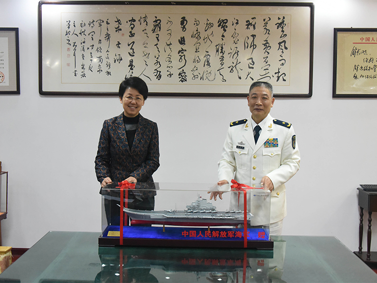 海军副政委袁华智少将视察海纪馆并座谈,中国人民解放